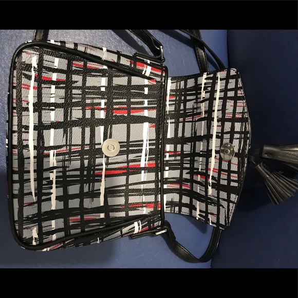 Vera Bradley tassel crossbody - Picture 4 of 16